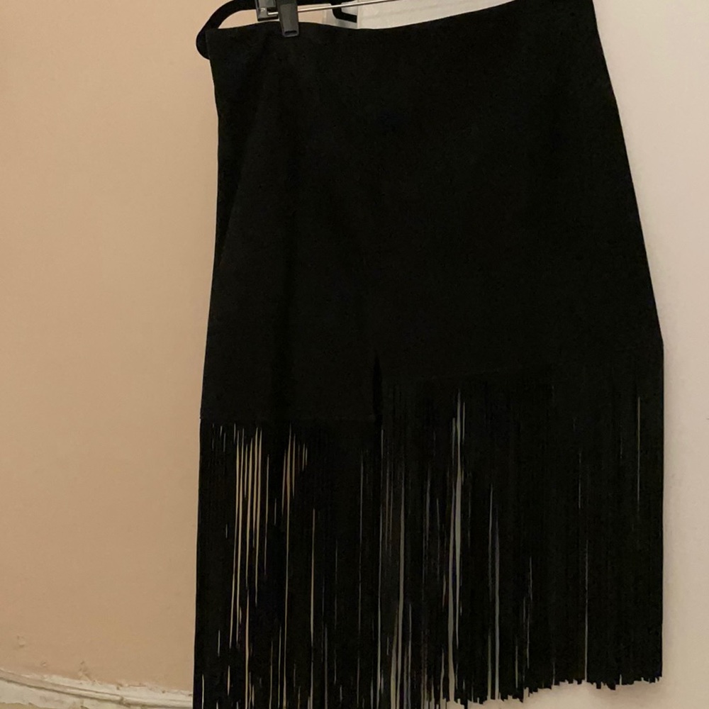Black skirt (poly/suede) mid rise
